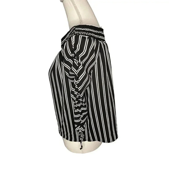 NEW Polly & Esther Size Medium Off-The-Shoulders Black & White Textured Pullover - Picture 2 of 4